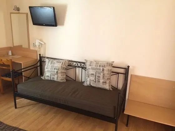 Üç Kişilik Oda
