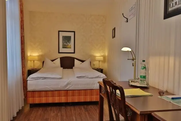 Basic Tek Büyük Yataklı Oda, 1 Büyük (Queen) Boy Yatak