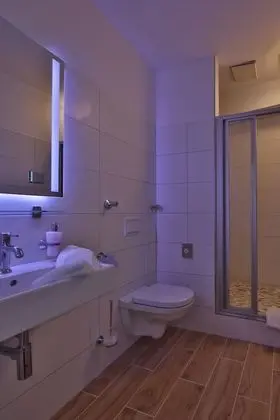 Basic Tek Büyük Yataklı Oda, 1 Büyük (Queen) Boy Yatak