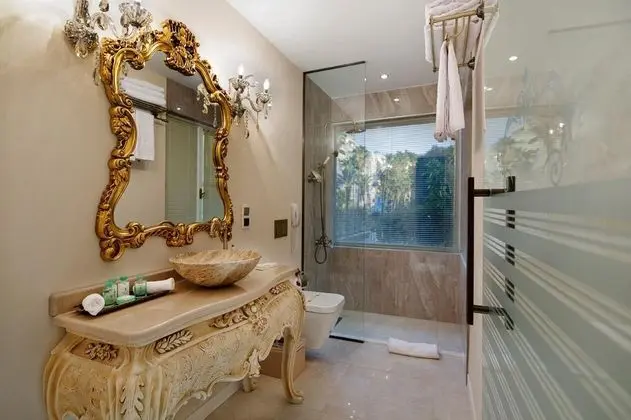 Junior Suite, Kara veya Havuz Manzaralı