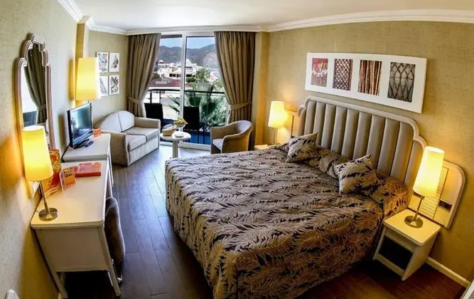 1 çift ​​kişilik yatak SIDE SEA VIEW