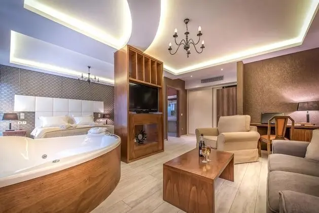 Deluxe Süit, Sıcak Su Havuzu, Kısmi Deniz Manzaralı