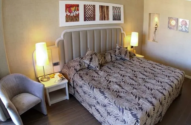 https://imagessl.etstur.com/files/images/hotelImages/TR/50551/l/Elegance-Hotels-International-Oda-279631.jpg