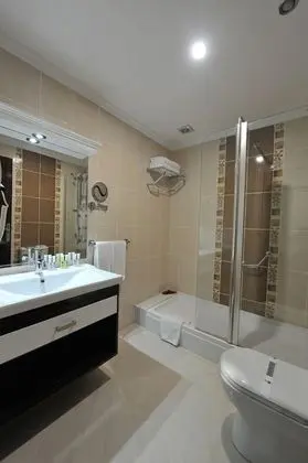 Deluxe Tek Büyük Yataklı Oda