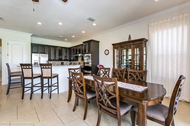 Villa (1080CPINES)