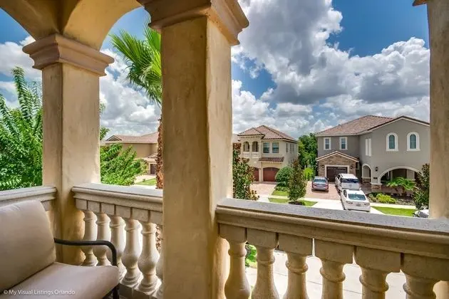 Villa (1080CPINES)