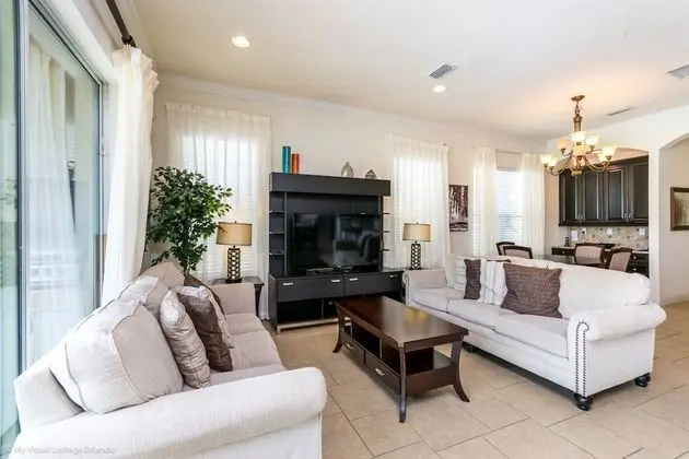 Villa (1080CPINES)
