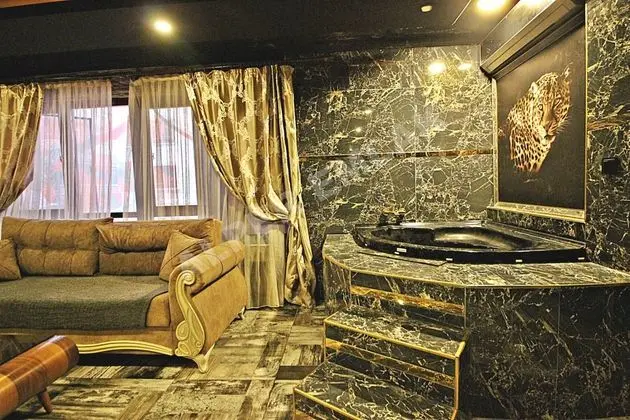 VIP Suit Oda,Şehir Manzaralı,Şömineli ve Jakuzili