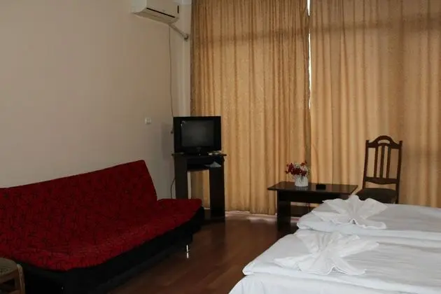 Basic Üç Kişilik Oda, Şehir Manzaralı