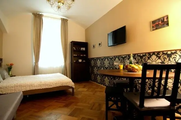 Design Stüdyo, 1 Büyük (Queen) Boy Yatak ve Çekyat