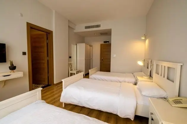 Aile Odası, Bahçe Manzaralı