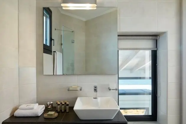 Superior Villa, 2 Yatak Odası, Kişiye Özel Havuzlu, Deniz Manzaralı