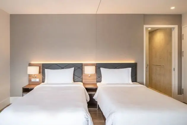 Studio with 2 Queensize Beds