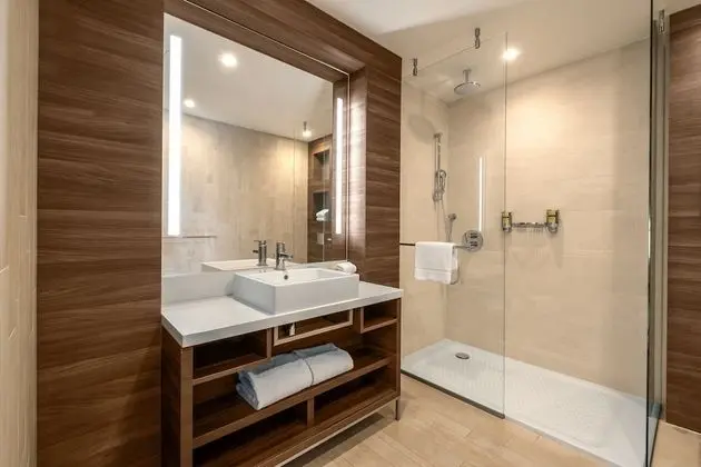Studio with 2 Queensize Beds