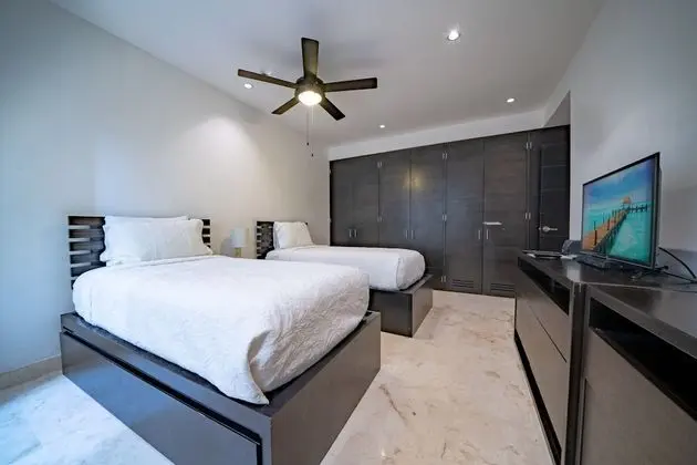 Luxury Daire, 2 Yatak Odası, Havuz Kullanımı, Denize Sıfır