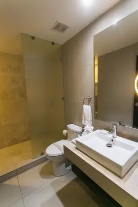 Tek Büyük Yataklı Oda, 2 Çift Kişilik Yatak
