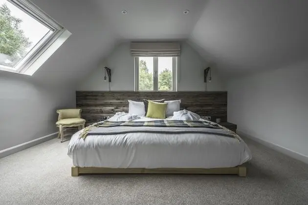 Deluxe Lakeside Suite