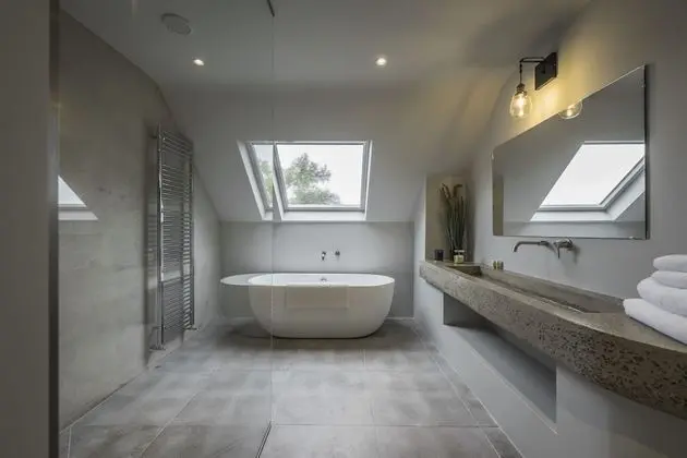 Deluxe Lakeside Suite