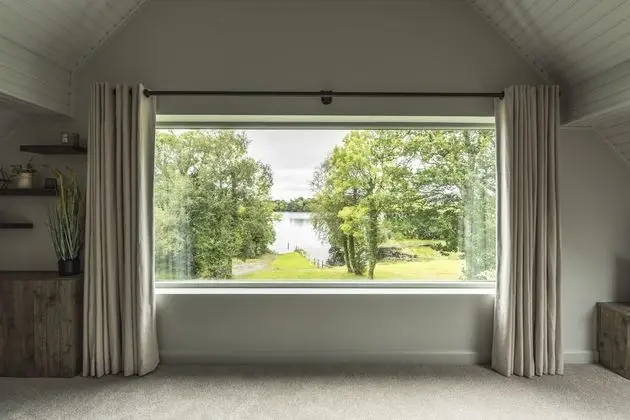 Deluxe Lakeside Suite