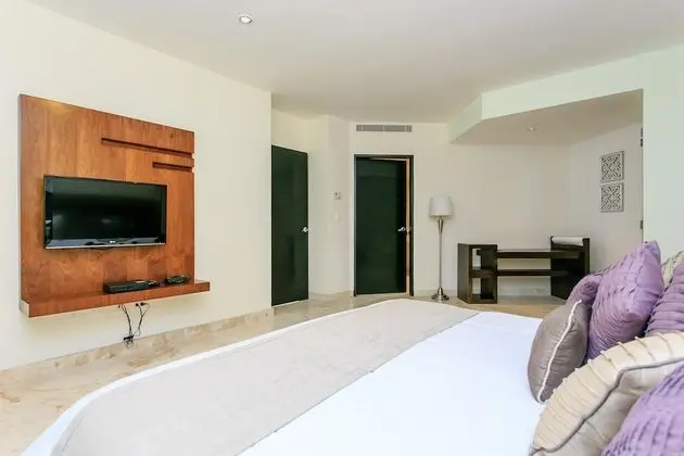 Apart Daire, Birden Çok Yatak, Havuz Manzaralı (EG818 Elements Condos 2 Bedroom)
