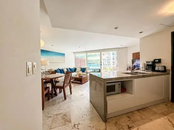 Apart Daire, Birden Çok Yatak, Havuz Manzaralı (EG818 Elements Condos 2 Bedroom)