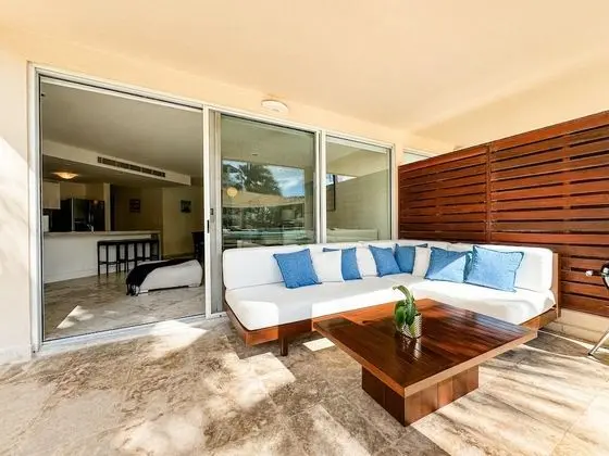 Apart Daire, Birden Çok Yatak, Havuz Manzaralı (EG818 Elements Condos 2 Bedroom)