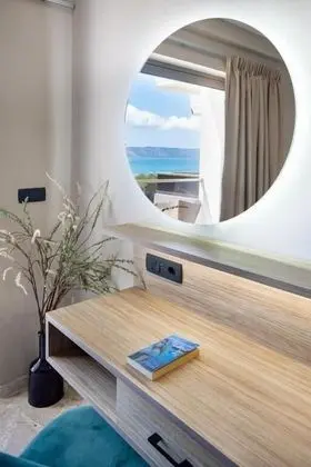 Superior Tek Büyük Yataklı Oda, Kısmi Deniz Manzaralı