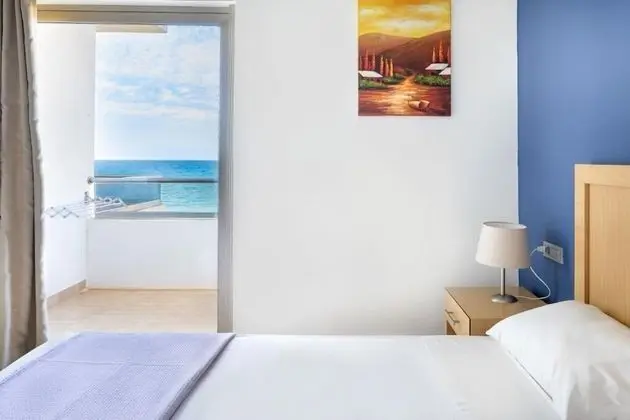 Tek Büyük veya İki Ayrı Yataklı Oda, Deniz Manzaralı