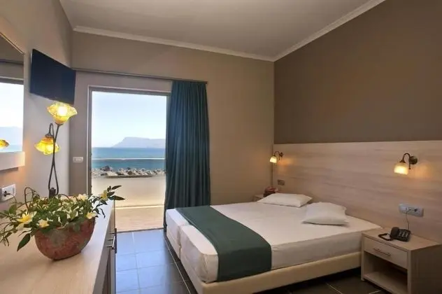 Tek Büyük veya İki Ayrı Yataklı Oda, Deniz Manzaralı