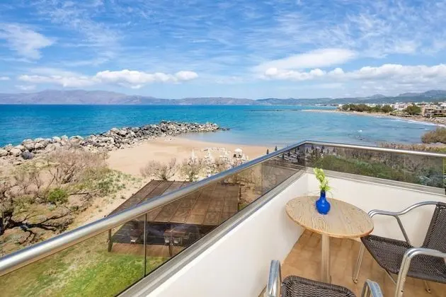Tek Büyük veya İki Ayrı Yataklı Oda, Deniz Manzaralı