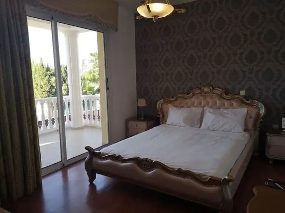 Luxury Tek Büyük Yataklı Oda