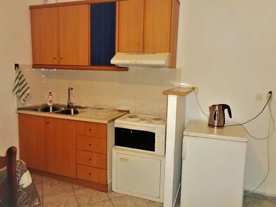 Apart Daire, 1 Yatak Odası, Sigara İçilmez, Zemin Kat (Aigli)