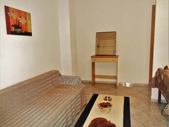 Apart Daire, 1 Yatak Odası, Sigara İçilmez, Zemin Kat (Aigli)