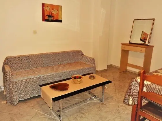 Apart Daire, 1 Yatak Odası, Sigara İçilmez, Zemin Kat (Aigli)