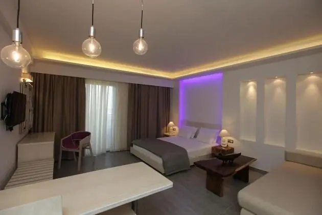 Junior Süit, Deniz Manzaralı (Acropolis View)