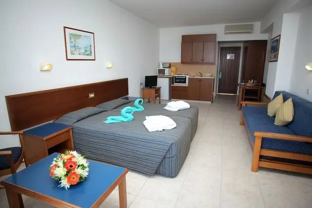 Stüdyo, Bahçe Manzaralı
