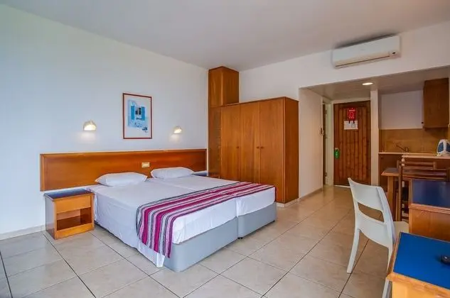 Stüdyo, Bahçe Manzaralı