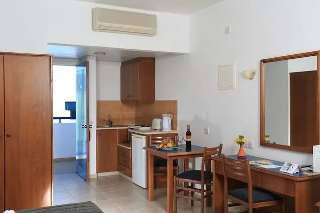 Stüdyo, Bahçe Manzaralı