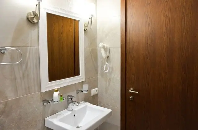 Standard Tek Büyük Yataklı Oda