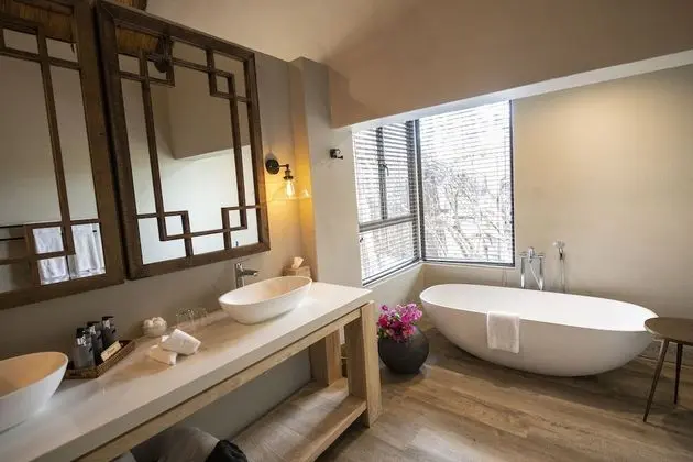 Luxury Oda