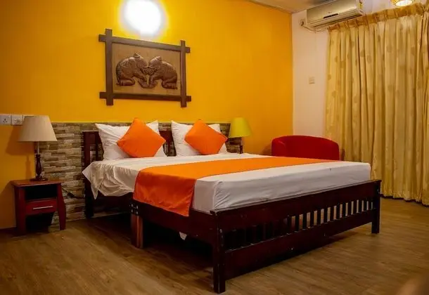 Deluxe Tek Büyük Yataklı Oda, 2 Yatak Odası, Teras, Bahçe Manzaralı