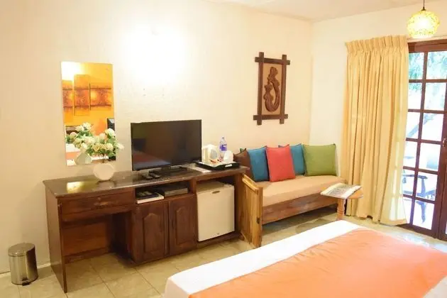 Deluxe Tek Büyük Yataklı Oda, 2 Yatak Odası, Teras, Bahçe Manzaralı