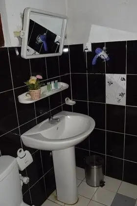 Deluxe Tek Büyük Yataklı Oda, 2 Yatak Odası, Teras, Bahçe Manzaralı