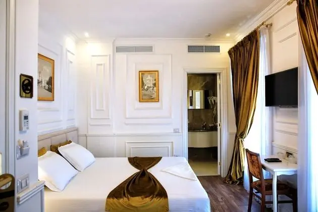 Luxury Tek Büyük Yataklı Oda