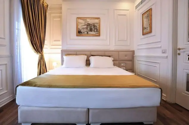 Luxury Tek Büyük Yataklı Oda