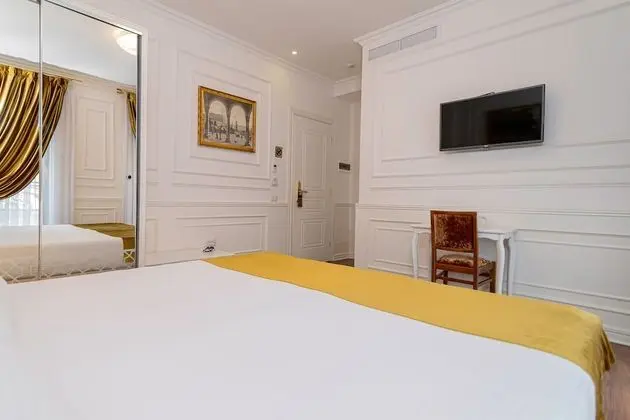 Luxury Tek Büyük Yataklı Oda