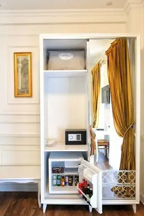 Luxury Tek Büyük Yataklı Oda