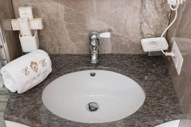 Luxury Tek Büyük Yataklı Oda