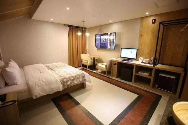 Deluxe Tek Büyük Yataklı Oda