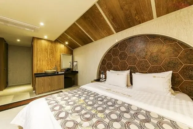 Deluxe Tek Büyük Yataklı Oda